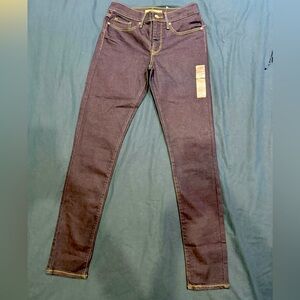 Levi’s 311 Shaping Skinny. Size 27